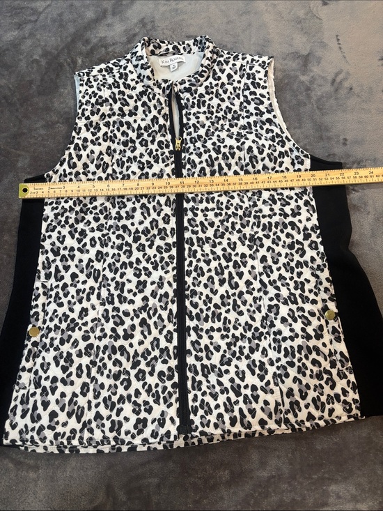 Kim Rodgers Jackets & Blazers - 🍁Leopard print Vest